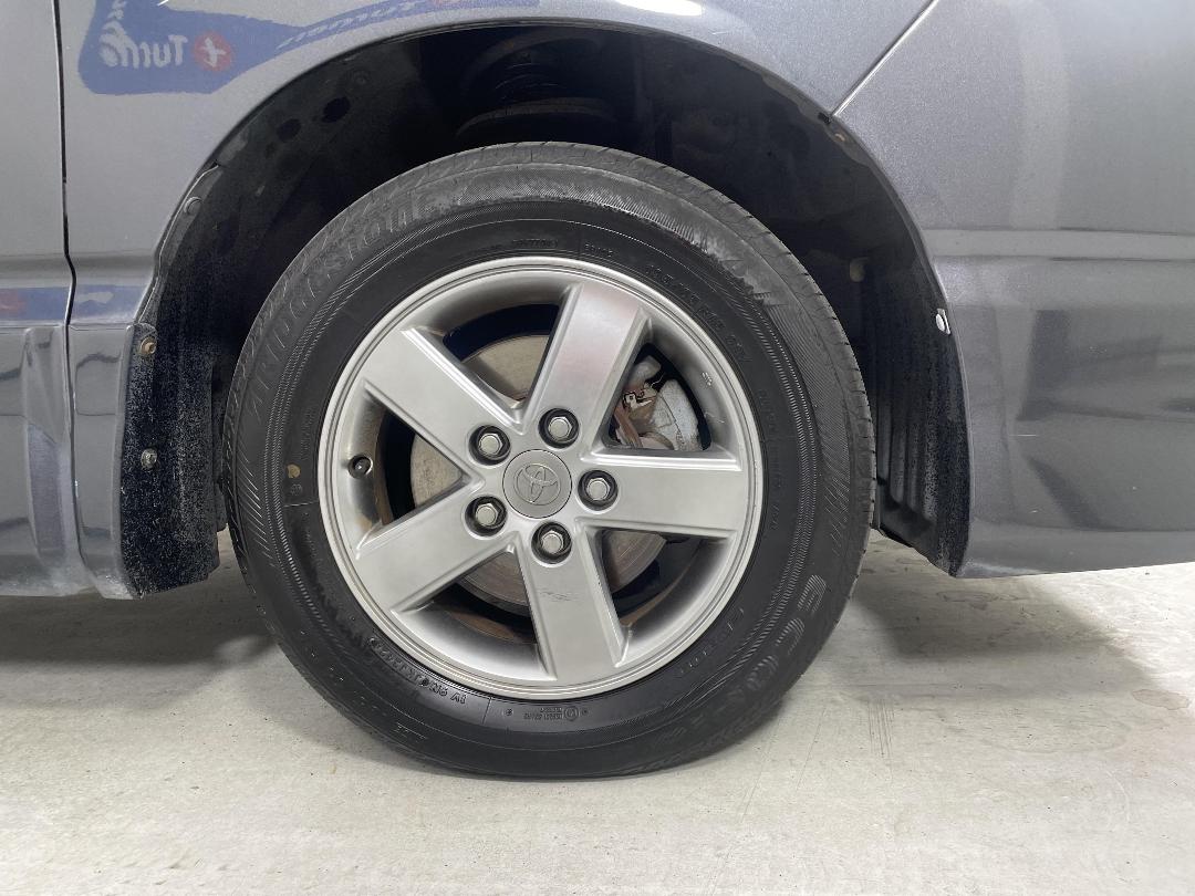 Photo '9' of Toyota Voxy