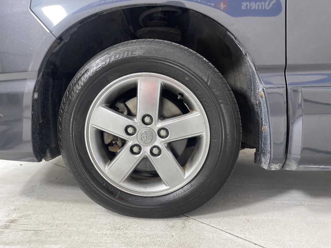 Photo '10' of Toyota Voxy