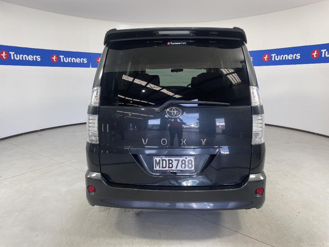 Photo '6' of Toyota Voxy