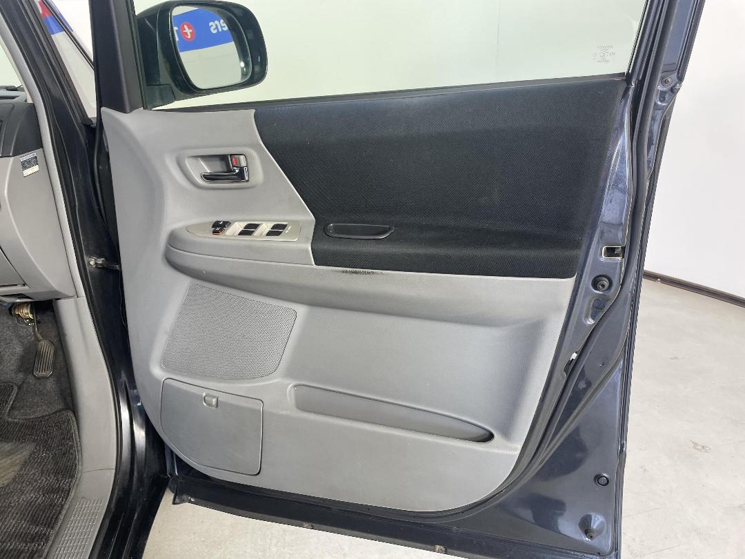 Photo '15' of Toyota Voxy