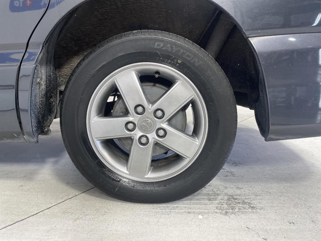 Photo '11' of Toyota Voxy