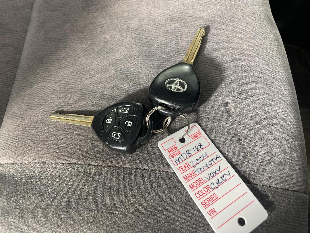 Photo '22' of Toyota Voxy