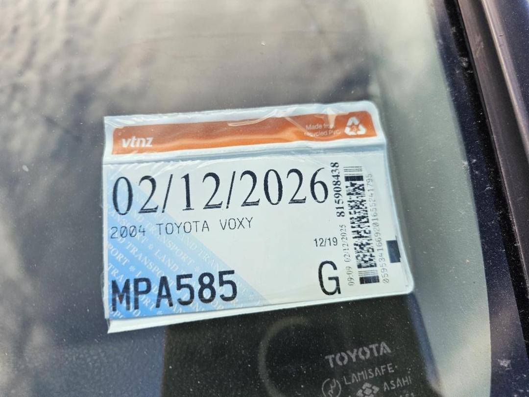 Photo '7' of Toyota Voxy