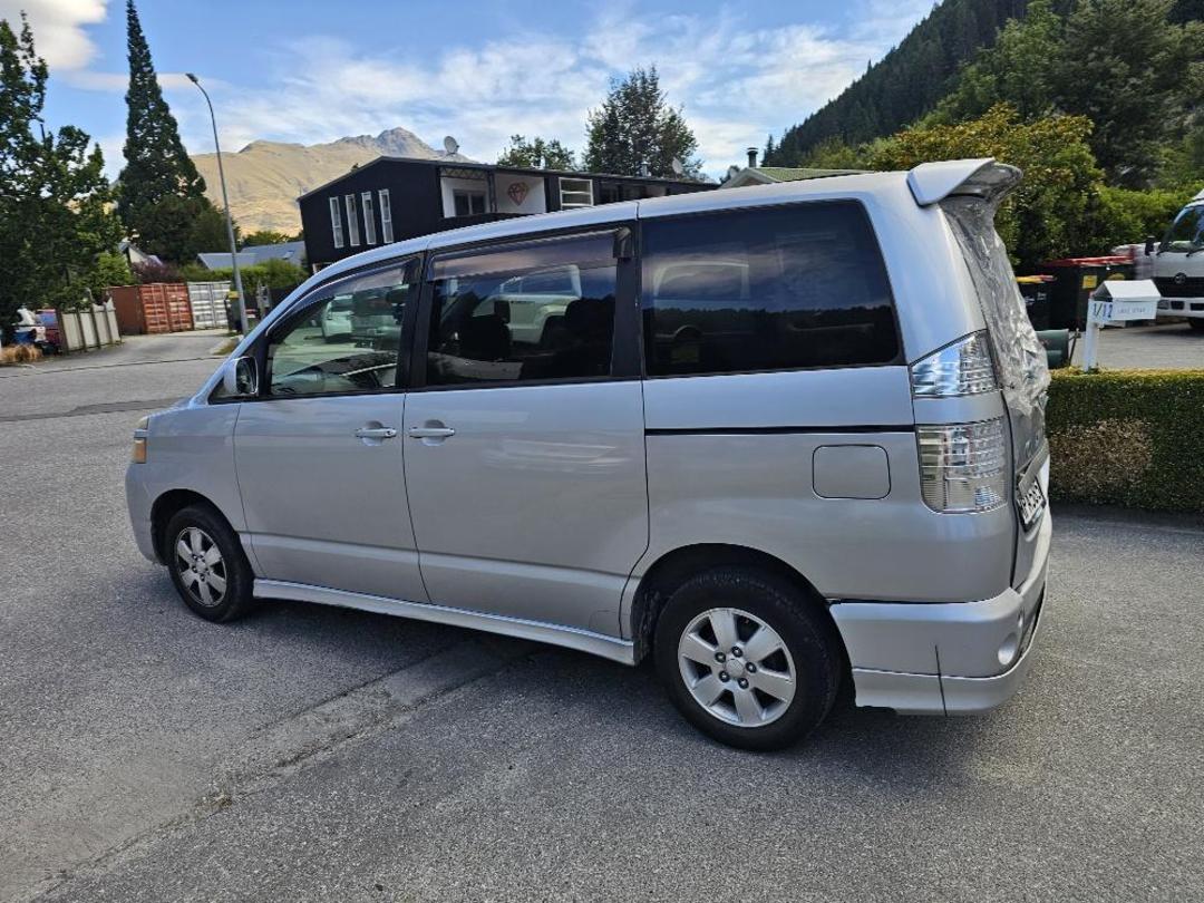 Photo '13' of Toyota Voxy