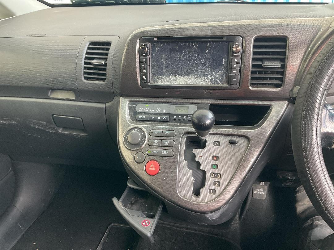 Photo '28' of Toyota Wish