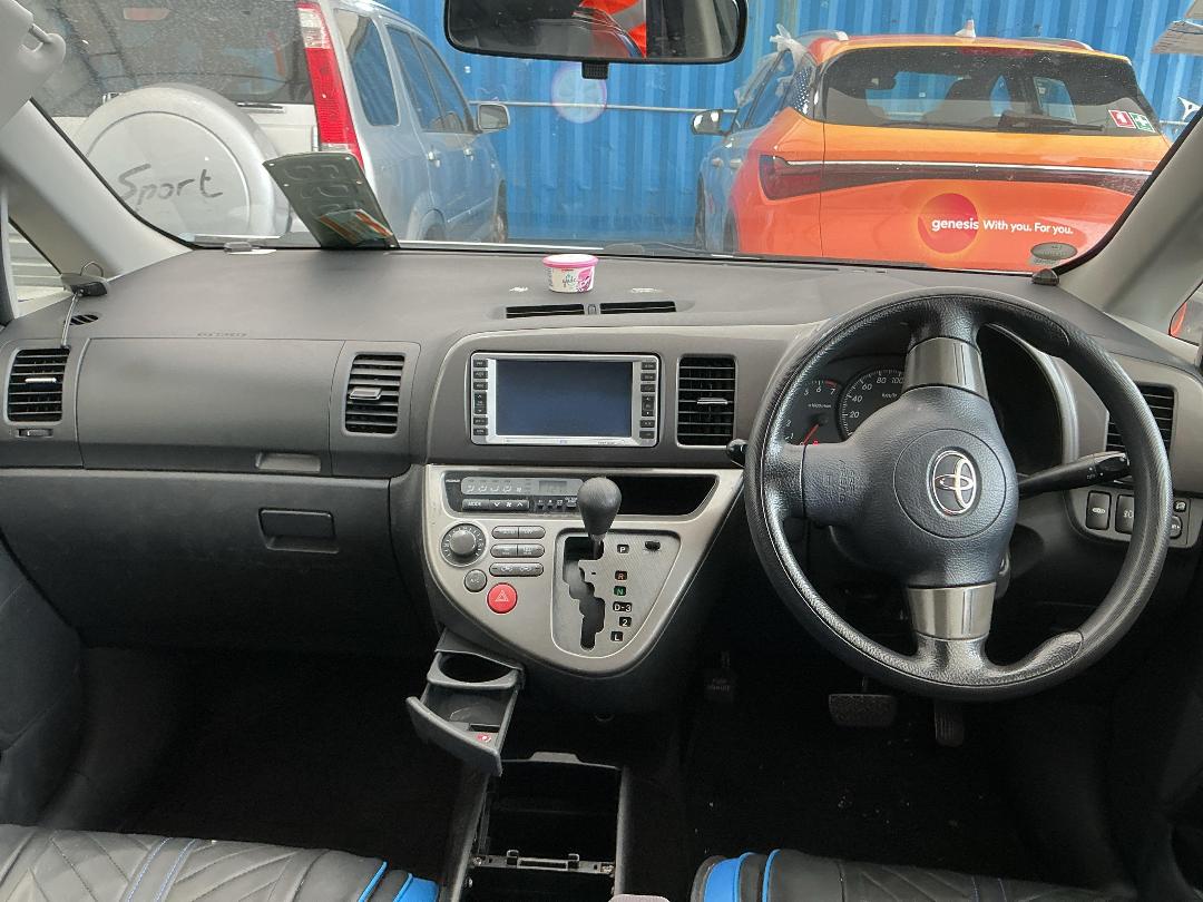 Photo '17' of Toyota Wish Photo '17' of Toyota Wish