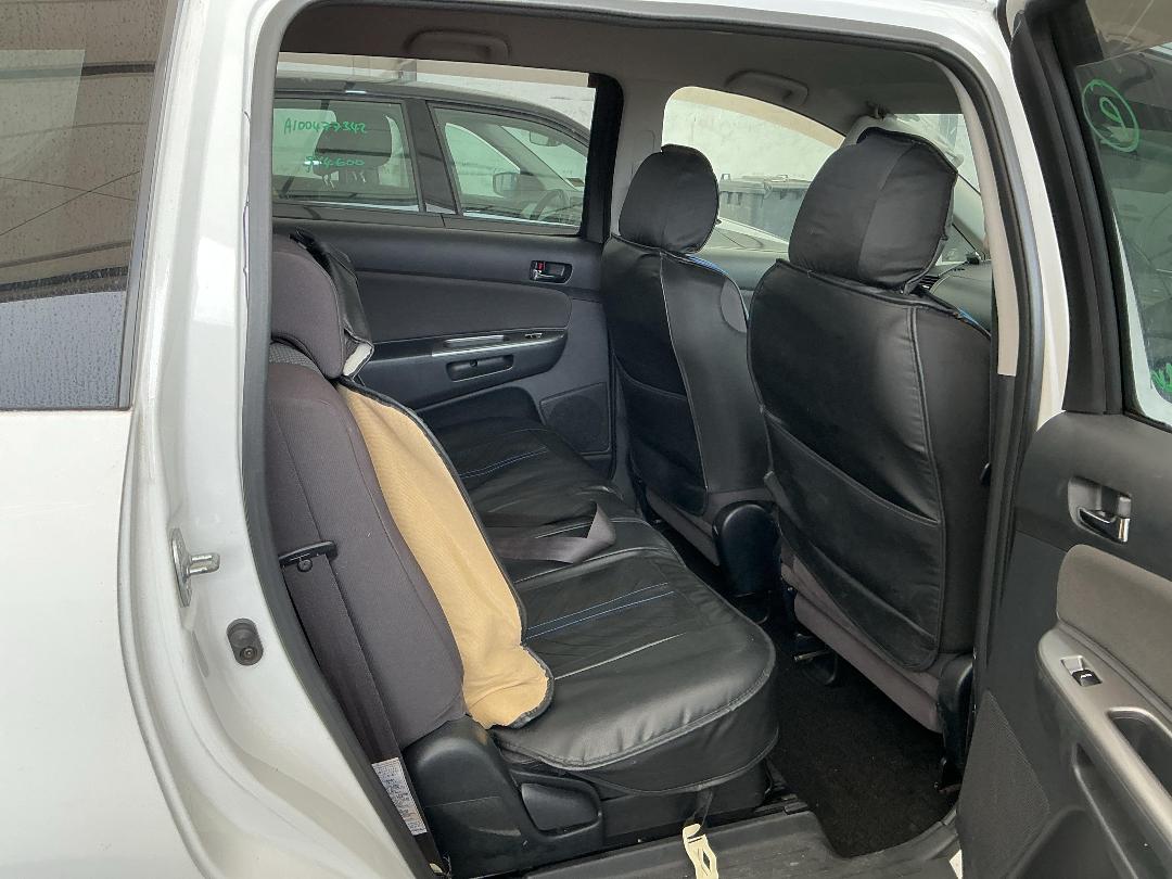 Photo '16' of Toyota Wish Photo '16' of Toyota Wish