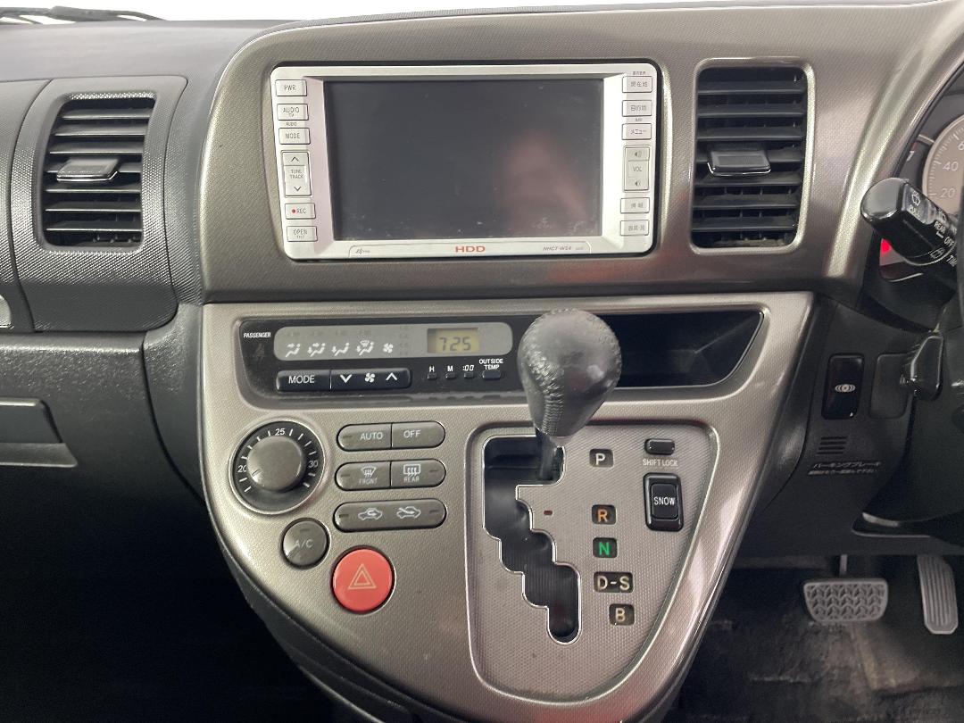 Photo '18' of Toyota Wish Photo '18' of Toyota Wish
