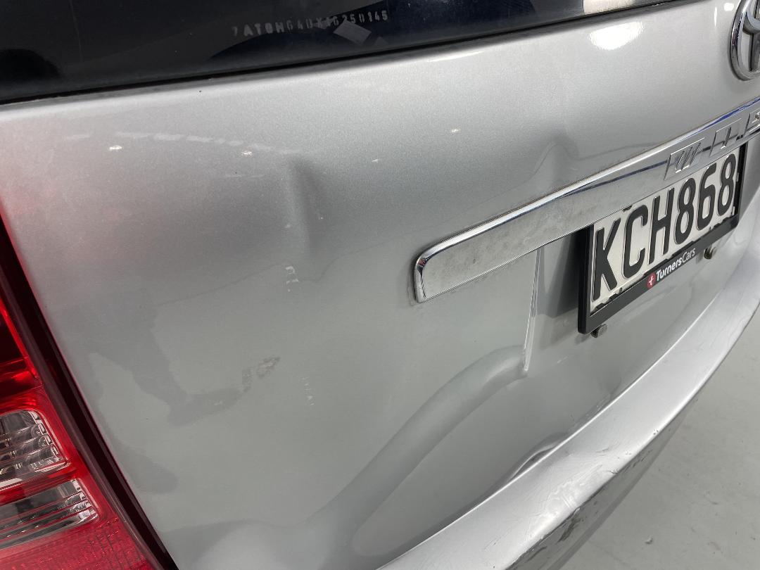 Photo '32' of Toyota Wish Photo '32' of Toyota Wish