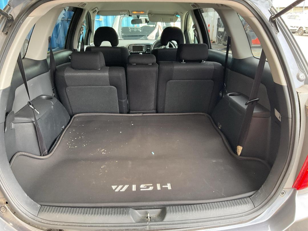 Photo '15' of Toyota Wish Photo '15' of Toyota Wish