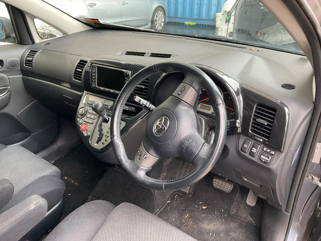 Photo '23' of Toyota Wish Photo '23' of Toyota Wish