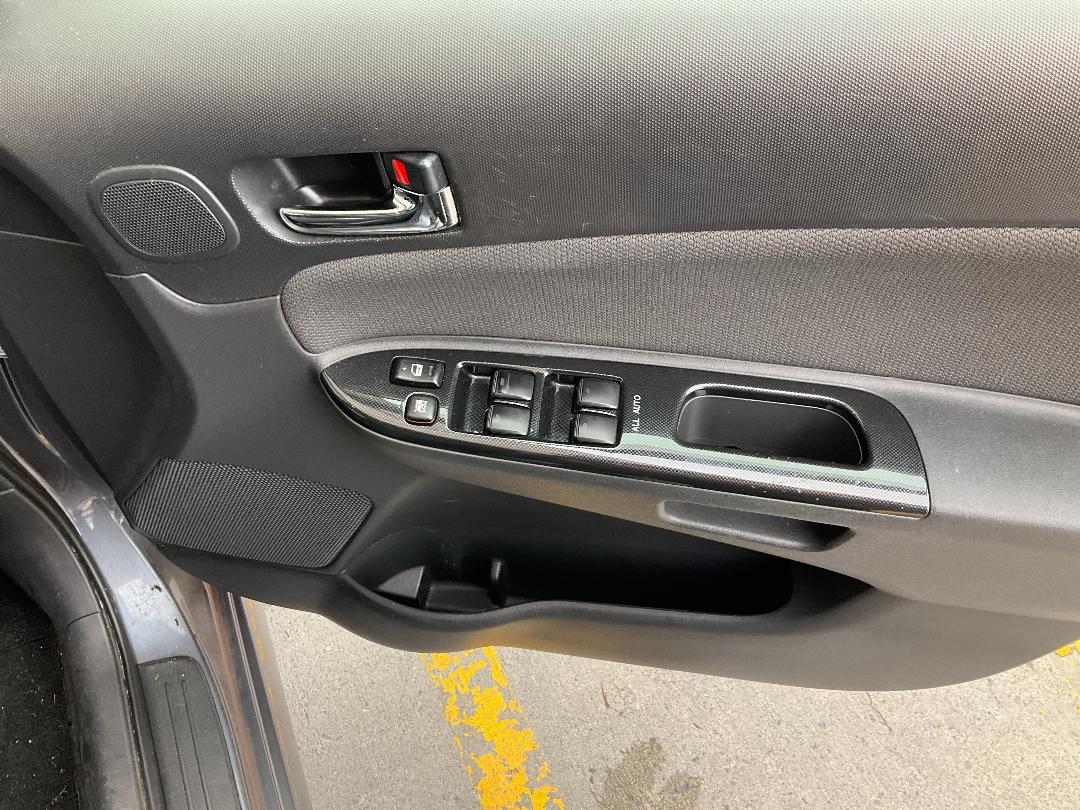 Photo '24' of Toyota Wish Photo '24' of Toyota Wish