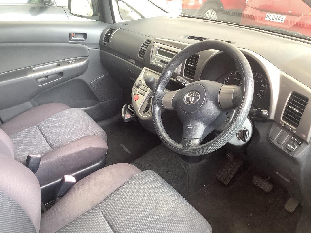 Photo '14' of Toyota Wish Photo '14' of Toyota Wish