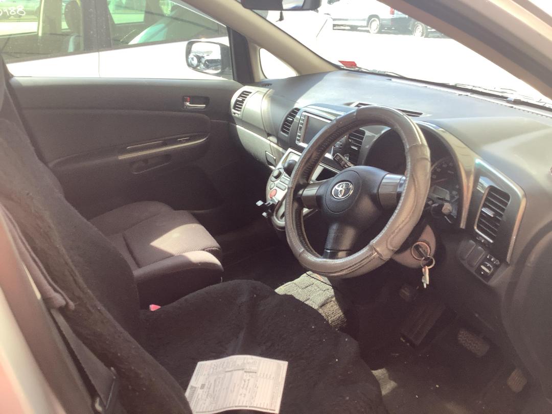 Photo '10' of Toyota Wish