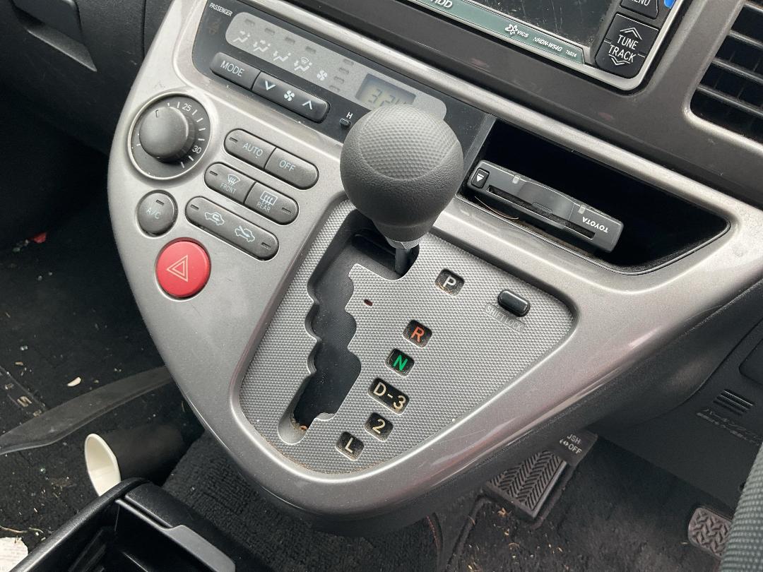 Photo '15' of Toyota Wish