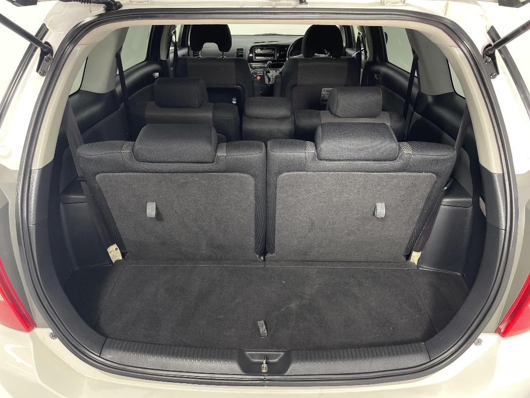 Photo '14' of Toyota Wish