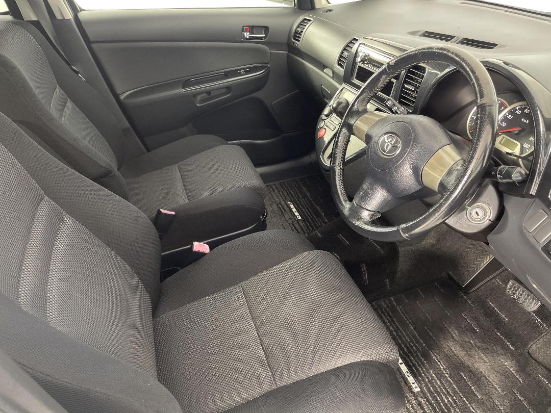 Photo '16' of Toyota Wish