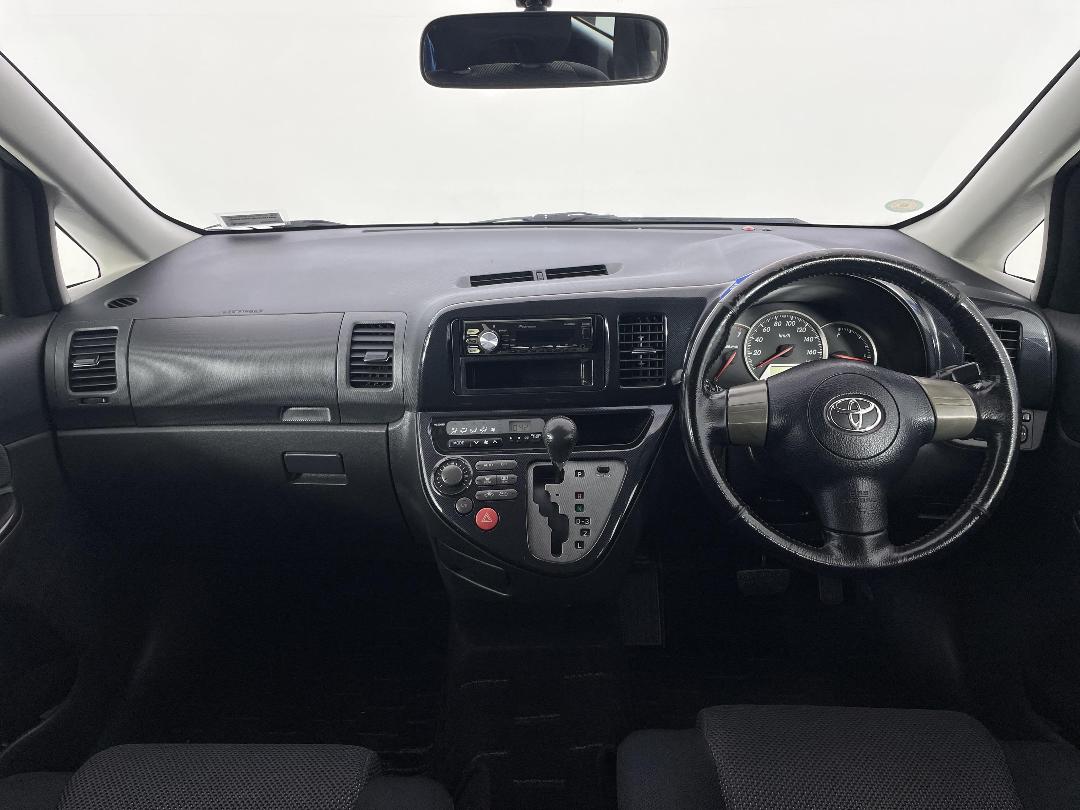 Photo '17' of Toyota Wish