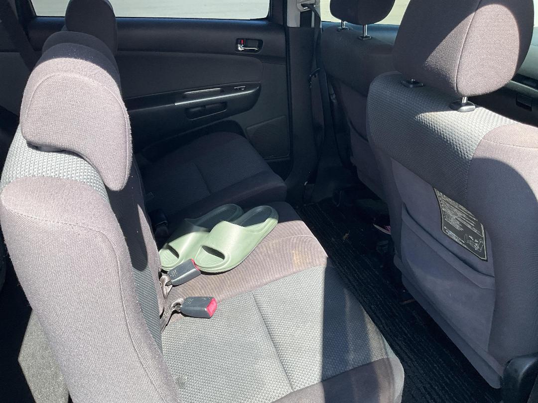 Photo '18' of Toyota Wish Photo '18' of Toyota Wish