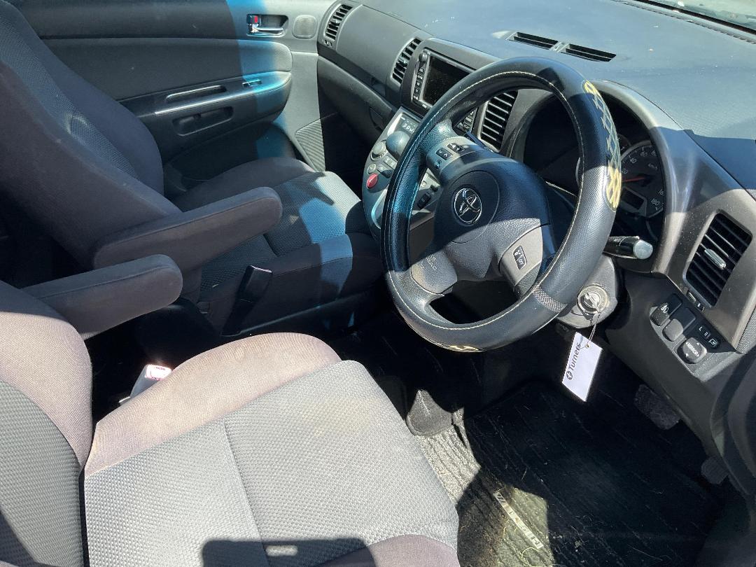 Photo '16' of Toyota Wish Photo '16' of Toyota Wish