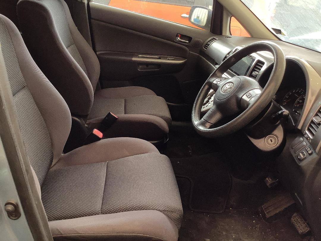 Photo '11' of Toyota Wish Photo '11' of Toyota Wish