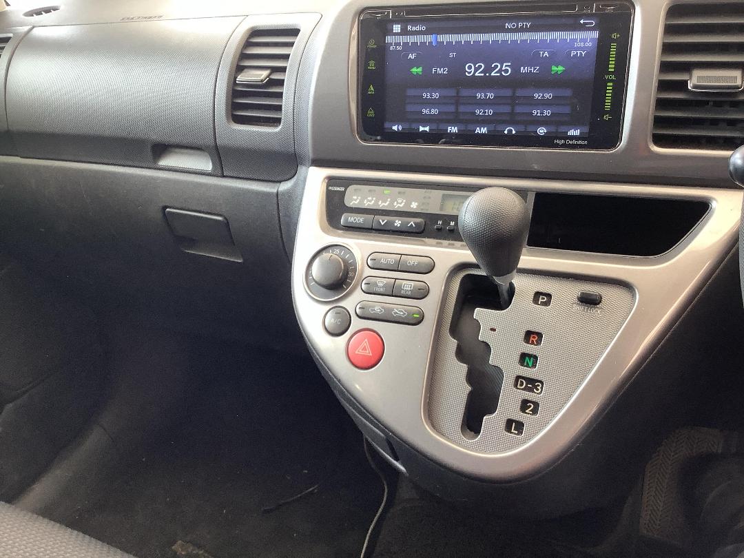 Photo '17' of Toyota Wish Photo '17' of Toyota Wish