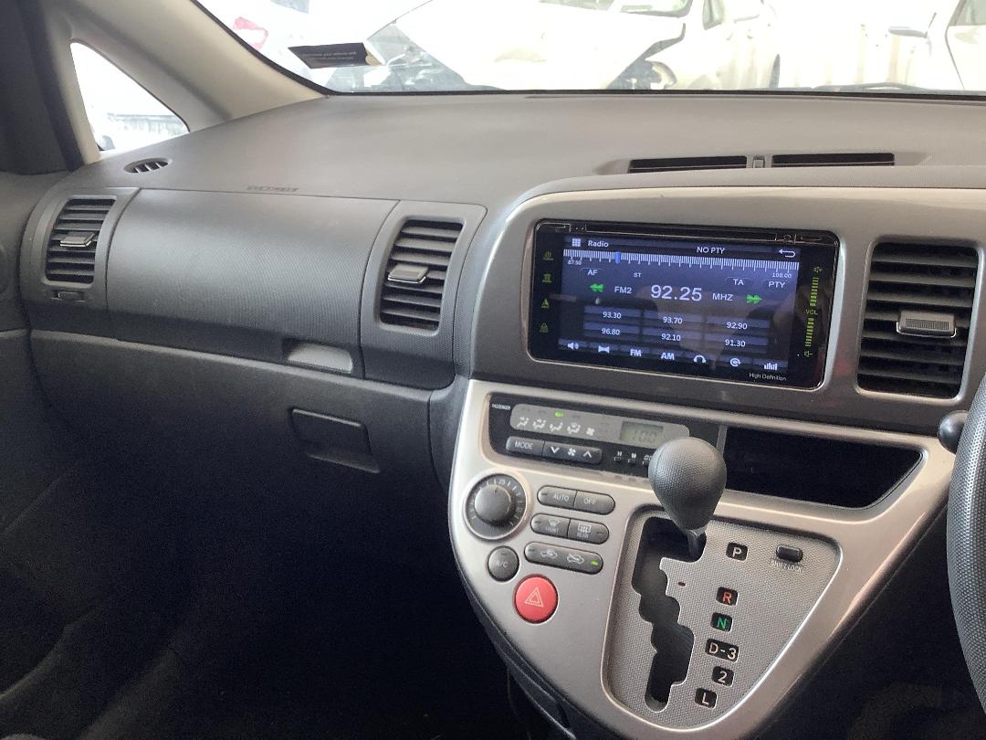 Photo '18' of Toyota Wish Photo '18' of Toyota Wish