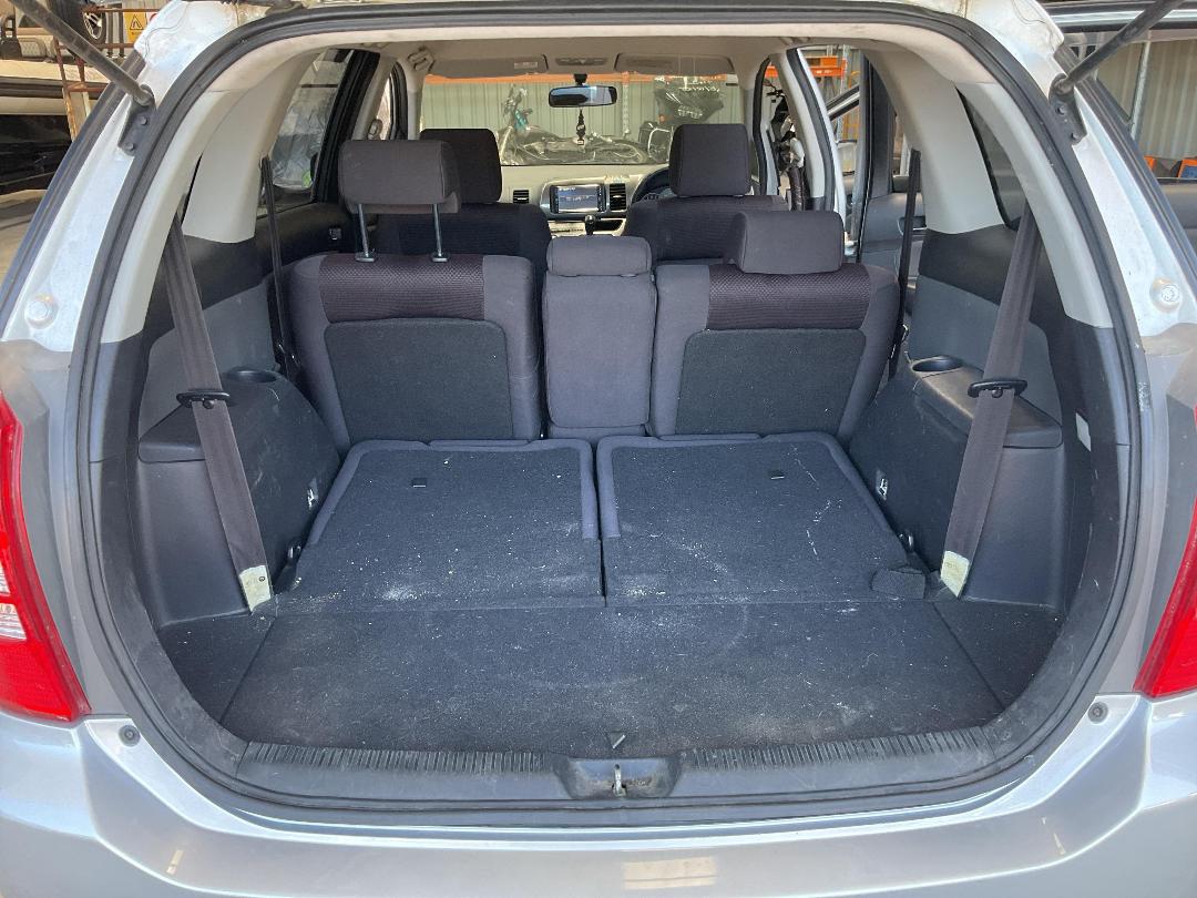 Photo '21' of Toyota Wish Photo '21' of Toyota Wish