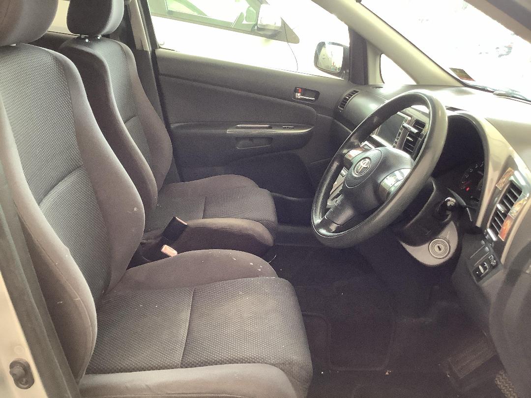 Photo '10' of Toyota Wish Photo '10' of Toyota Wish