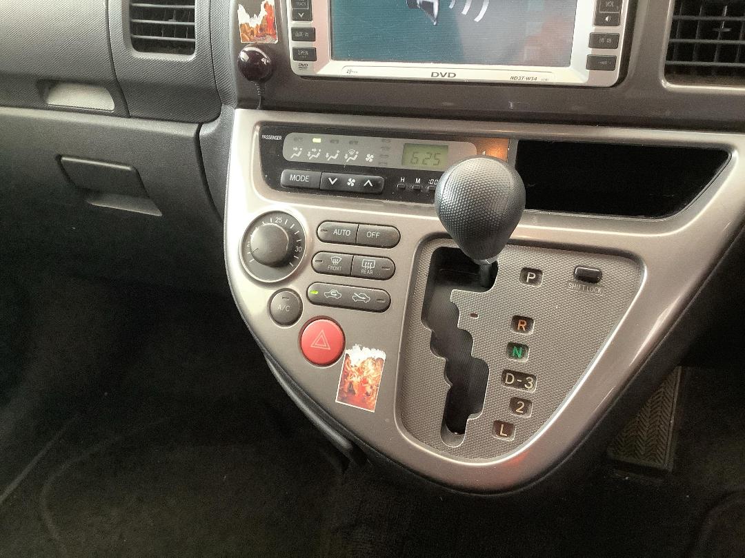 Photo '16' of Toyota Wish Photo '16' of Toyota Wish