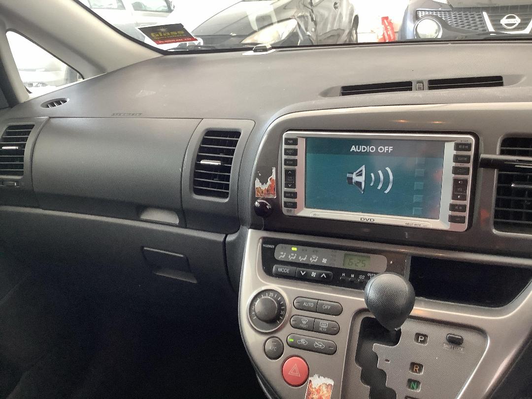 Photo '17' of Toyota Wish Photo '17' of Toyota Wish