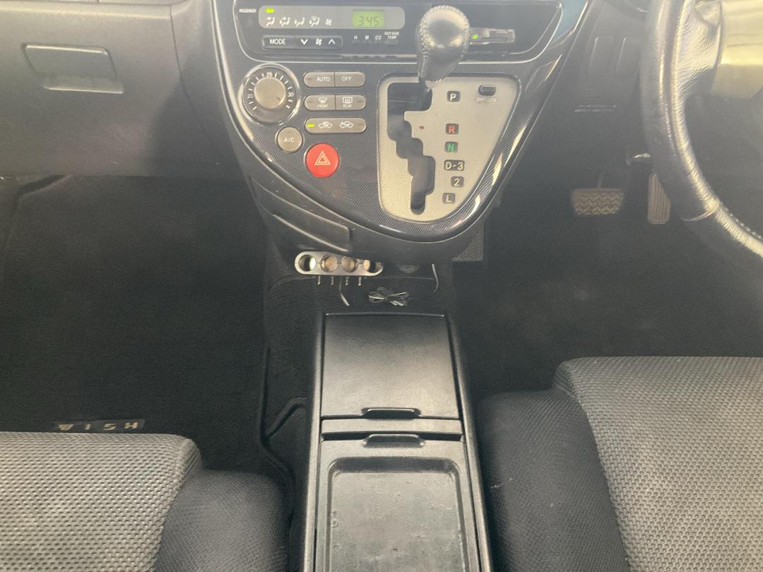 Photo '18' of Toyota Wish