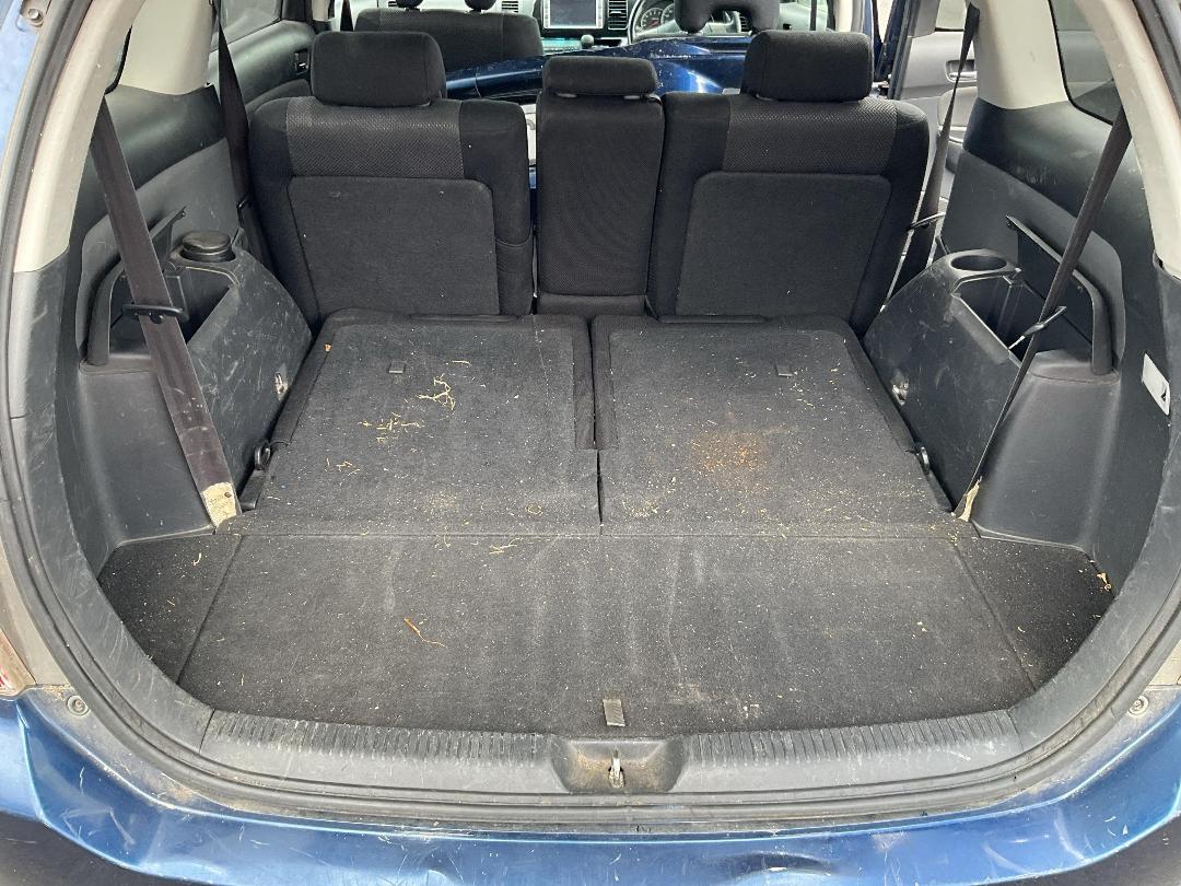 Photo '16' of Toyota Wish Photo '16' of Toyota Wish