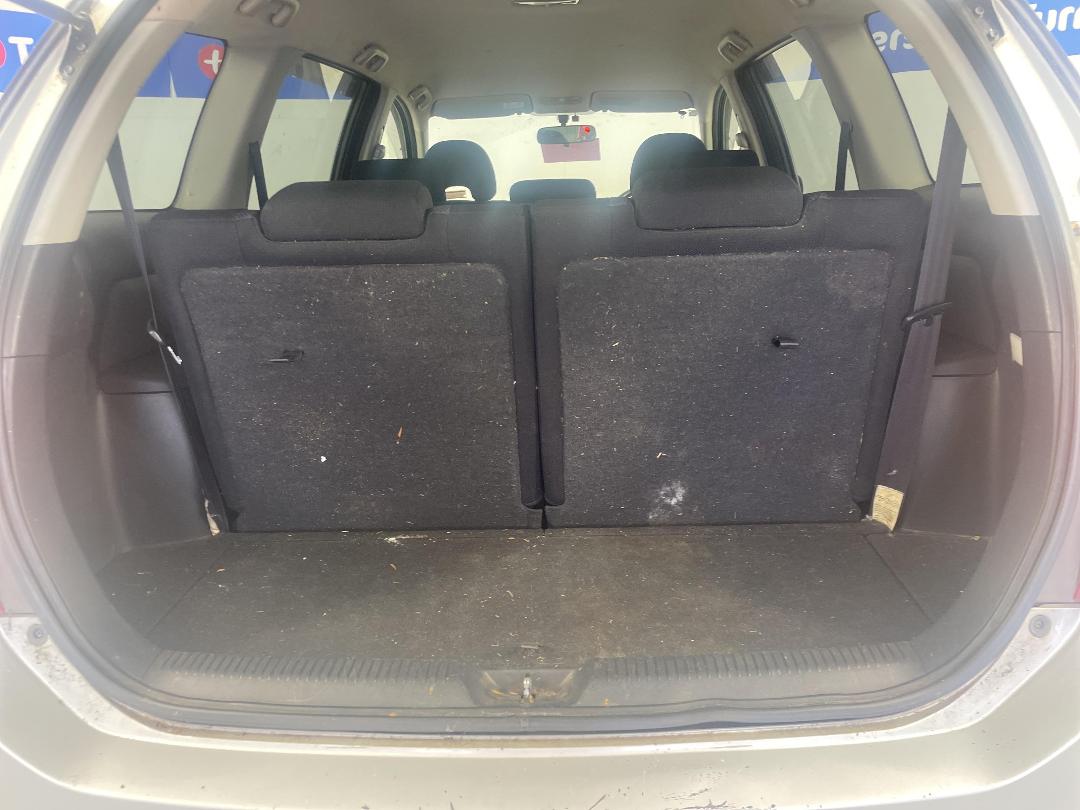 Photo '12' of Toyota Wish Photo '12' of Toyota Wish