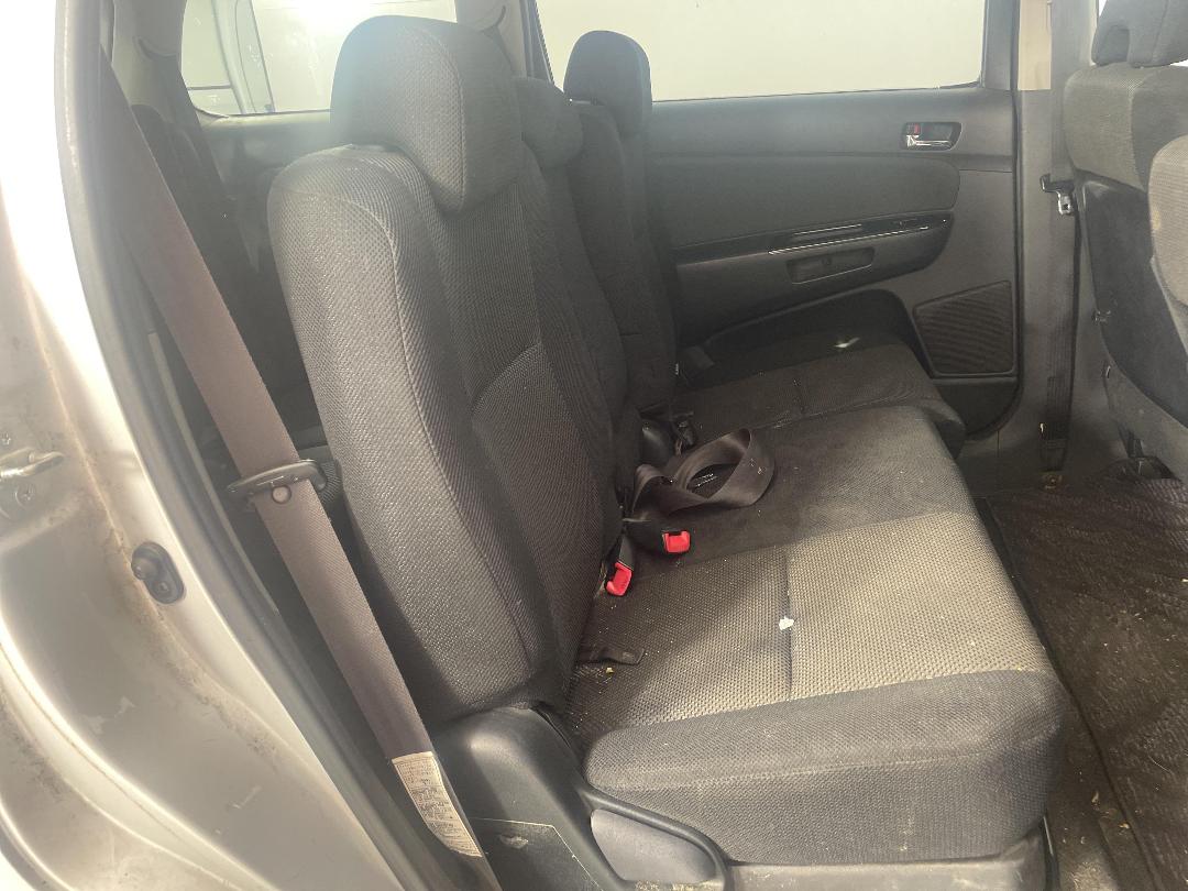 Photo '18' of Toyota Wish Photo '18' of Toyota Wish