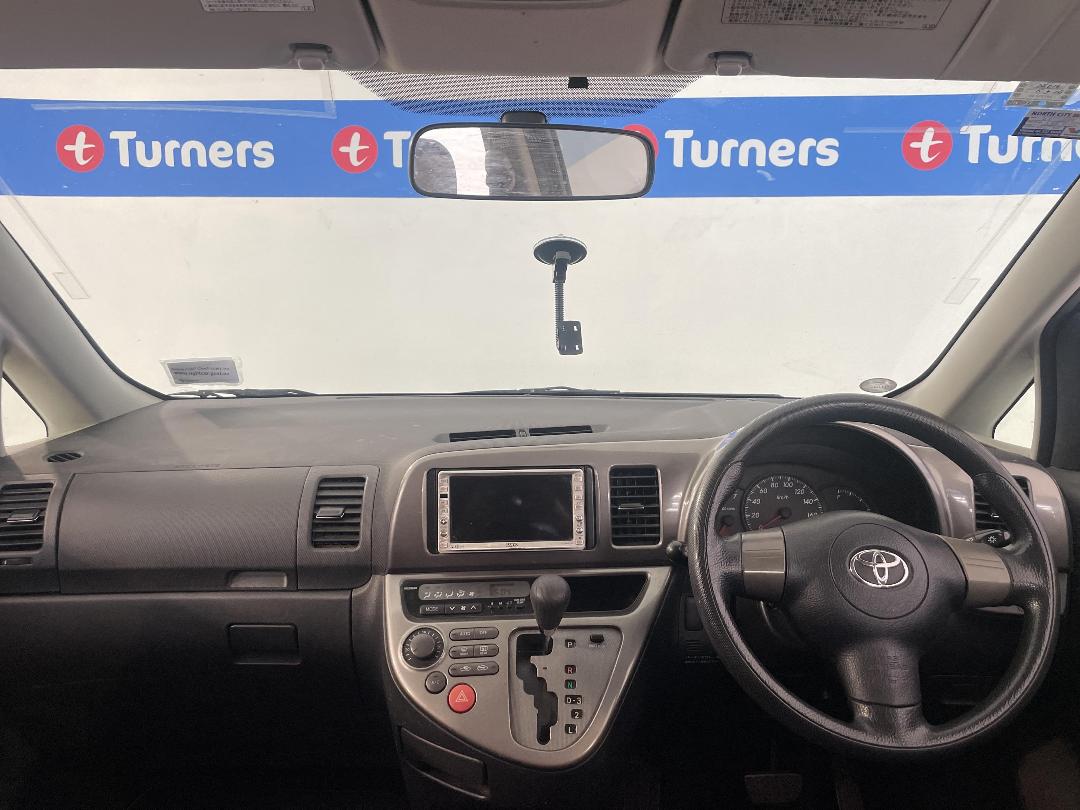 Photo '17' of Toyota Wish Photo '17' of Toyota Wish