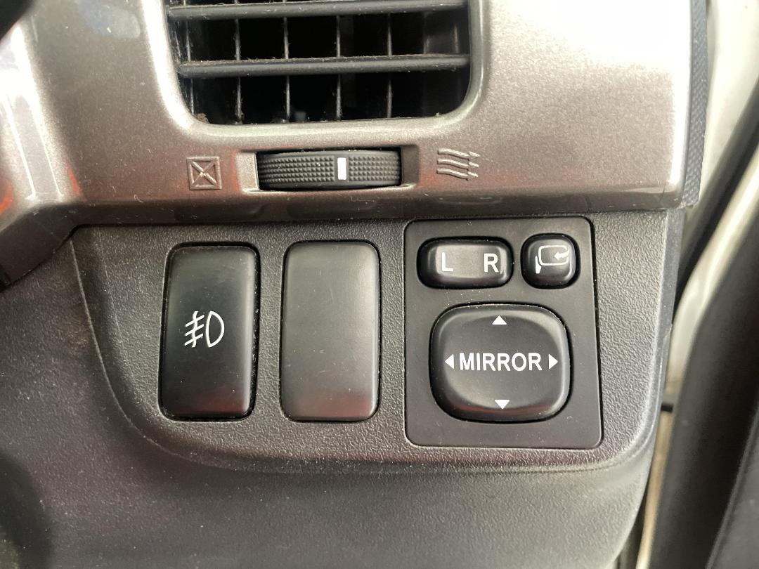 Photo '24' of Toyota Wish Photo '24' of Toyota Wish