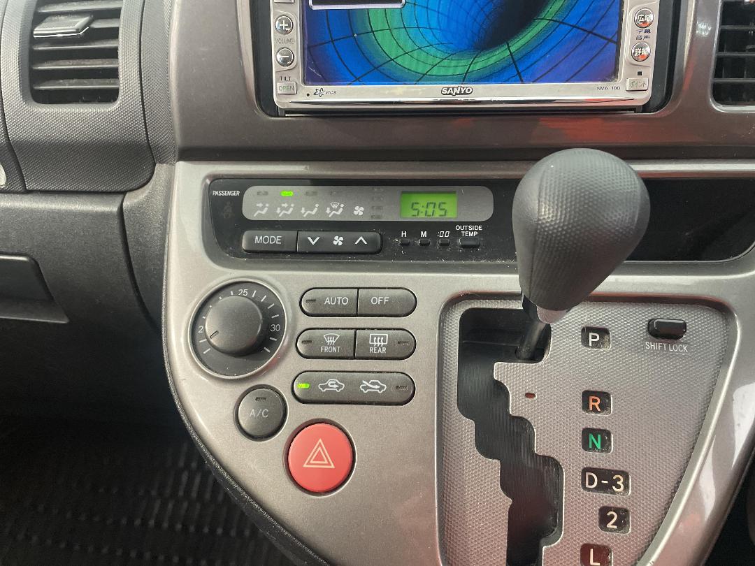 Photo '26' of Toyota Wish Photo '26' of Toyota Wish