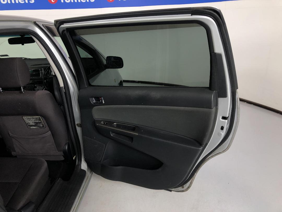 Photo '19' of Toyota Wish