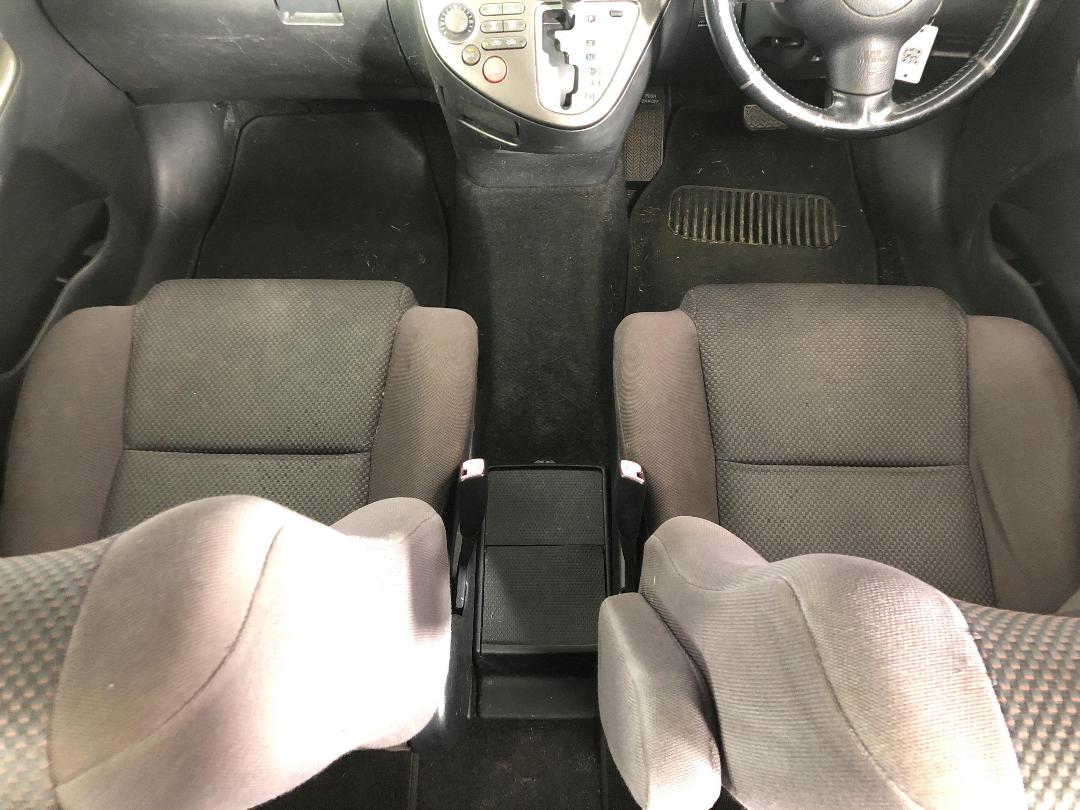 Photo '18' of Toyota Wish