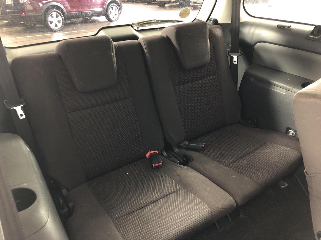 Photo '23' of Toyota Wish