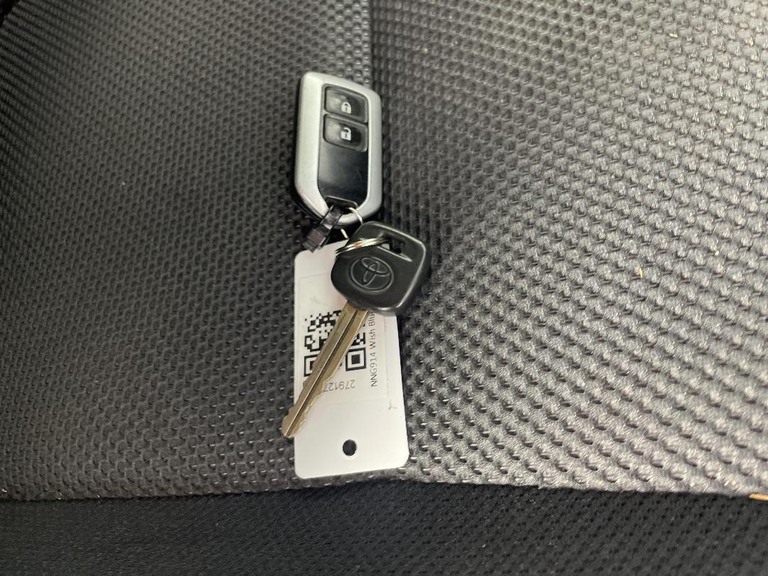 Photo '22' of Toyota Wish