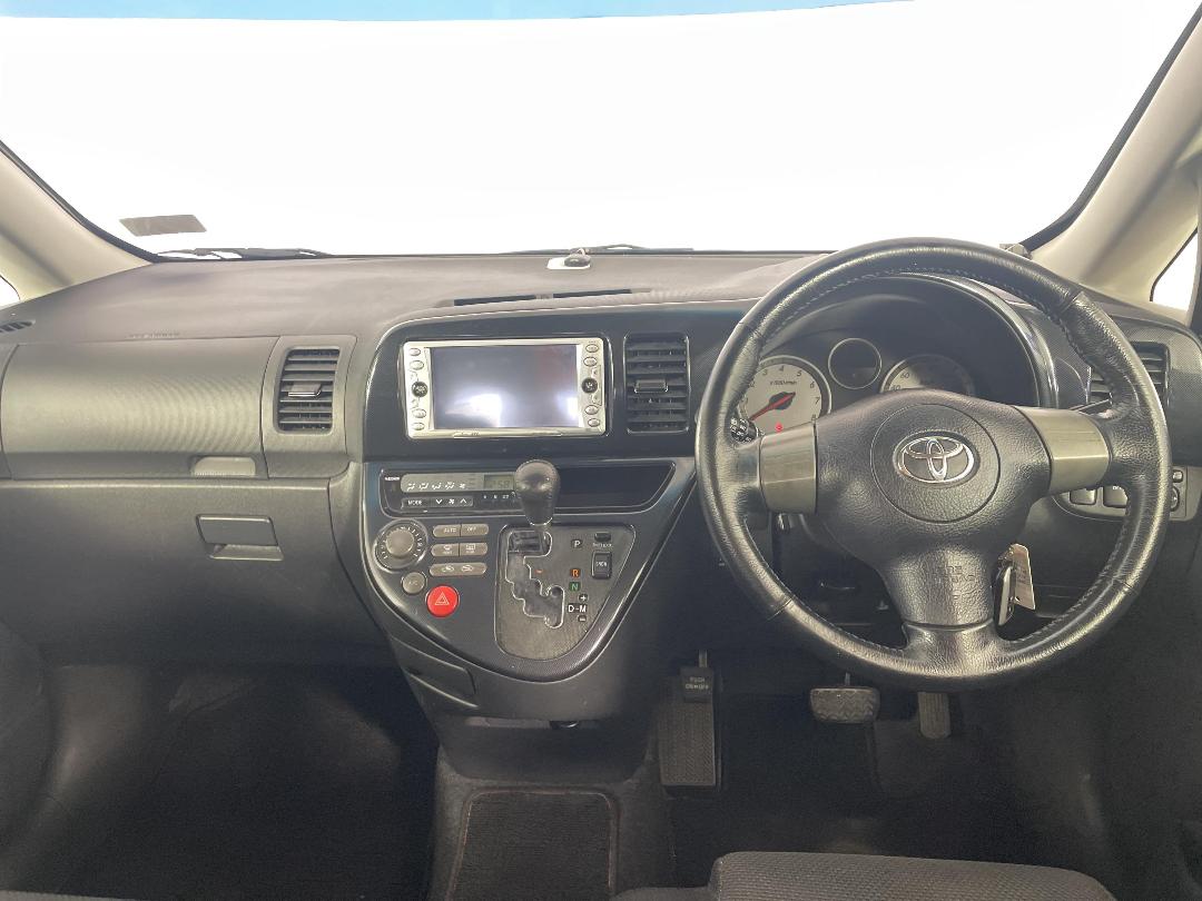 Photo '17' of Toyota Wish