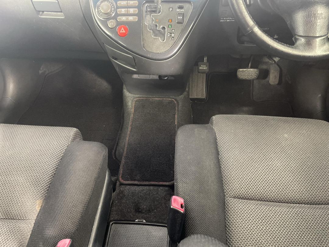 Photo '18' of Toyota Wish