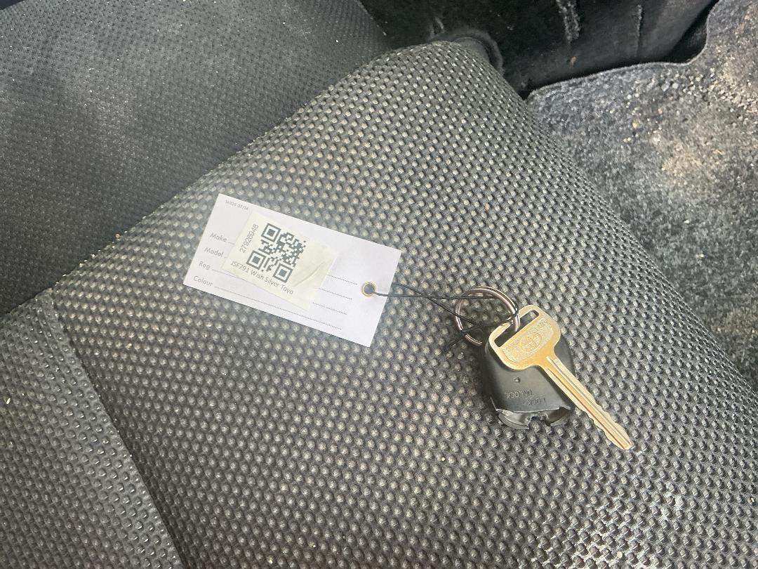 Photo '18' of Toyota Wish