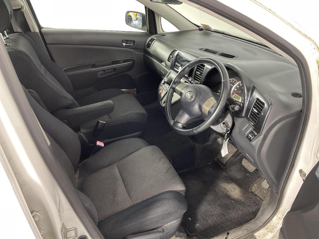 Photo '16' of Toyota Wish