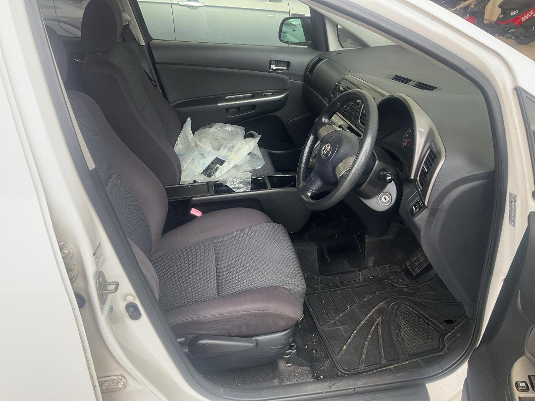 Photo '11' of Toyota Wish