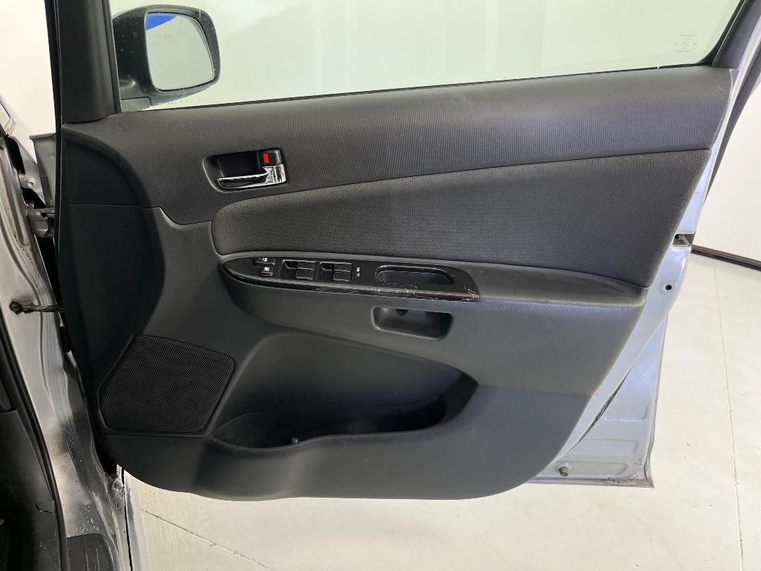 Photo '15' of Toyota Wish