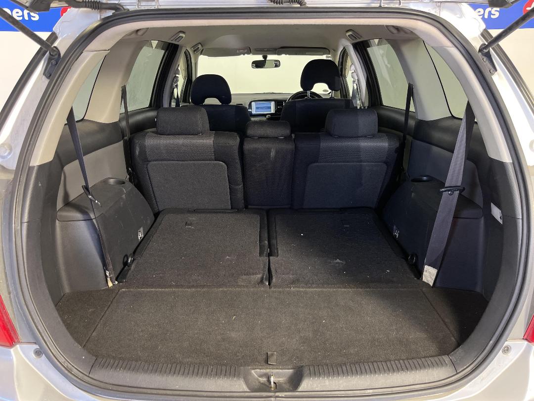 Photo '14' of Toyota Wish