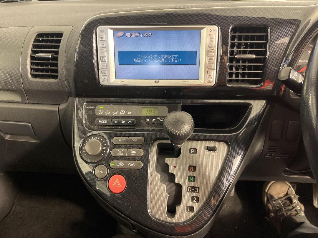 Photo '18' of Toyota Wish